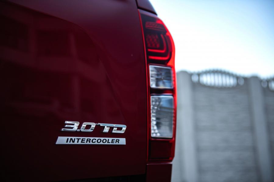 Логотип Isuzu D-Max Double Cab 2019 года  (RU) (фото 2 из 25)